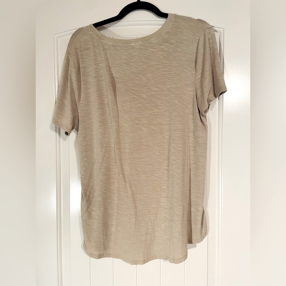 Gap luxe tee is super soft and perfect for a lazy day at home, pjs, working out - Picture 3 of 3